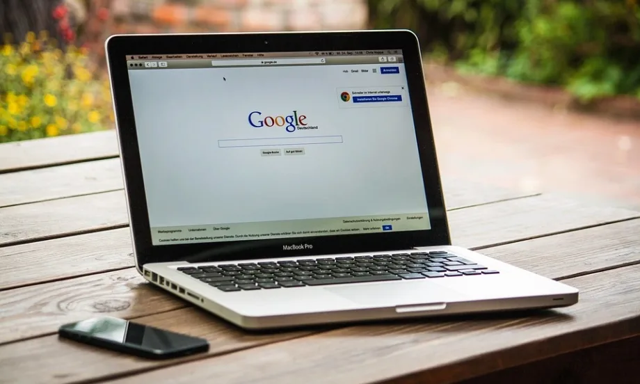 Технологична надпревара за ИИ: Google стартира официалното пускане на чатбота си Bard - Tribune.bg