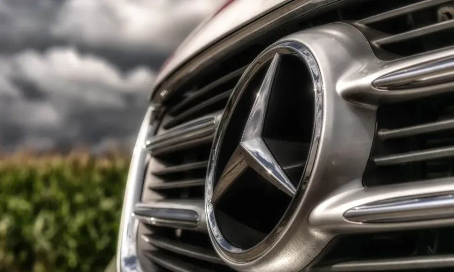 Mercedes-Benz започна изграждането на фабрика за рециклиране на батерии в Южна Германия - Tribune.bg