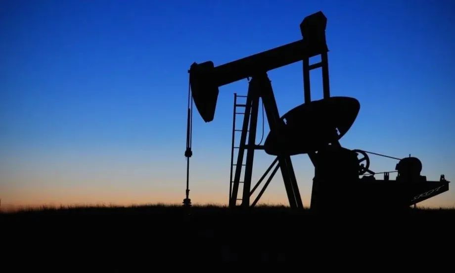 Цената на петрола падна, след като ФЕД на САЩ повиши лихвите - Tribune.bg