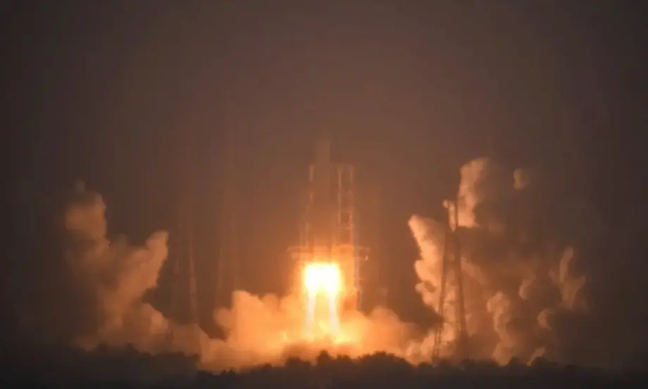 Китай изстреля лунната сонда Chang'e-6 (СНИМКИ) - Tribune.bg
