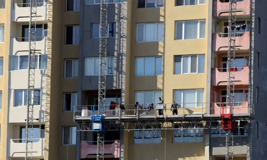 Кметът на Русе иска преразглеждане на класирането за саниране на жилищни сгради във всички общини - Tribune.bg