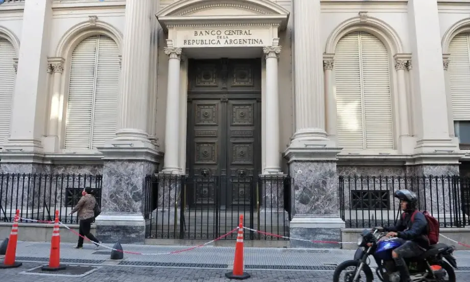 Централната банка на Аржентина повиши основния лихвен процент до 133% - Tribune.bg