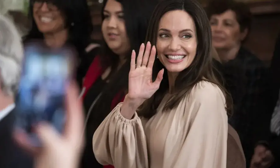 Извън киното: Анджелина Джоли става консултант на компания за устойчива мода - Tribune.bg