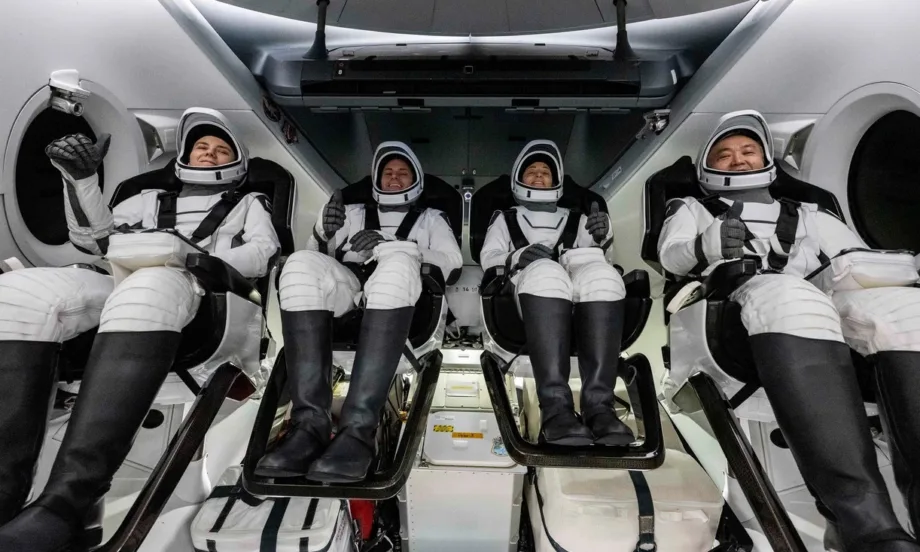 Капсулата на Space X успешно се върна на Земята (ВИДЕО+СНИМКИ) - Tribune.bg
