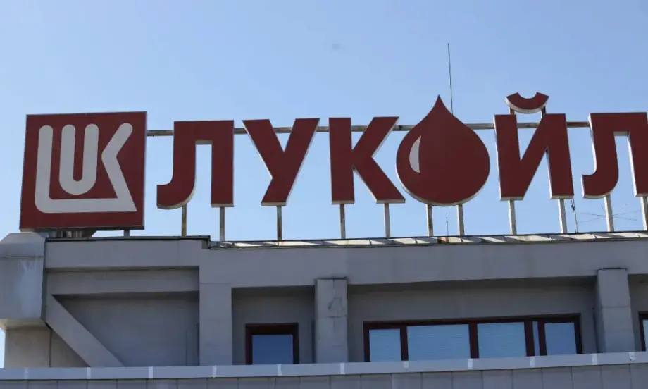 6 институции влизат на проверка в данъчните складове на Лукойл - Tribune.bg
