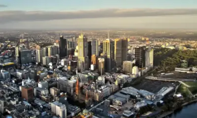 Австралия вдига тройно таксите за чуждестранни купувачи на жилища в страната