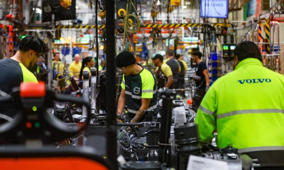 Volvo отчете сериозна загуба, съкращава 2500 служители - Tribune.bg