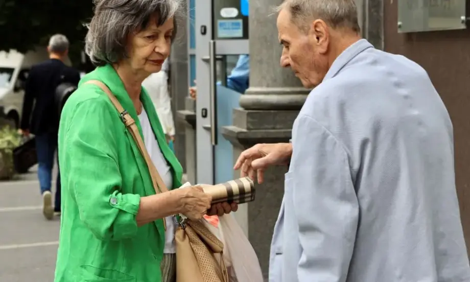 Започна изплащането на пенсиите за април - Tribune.bg