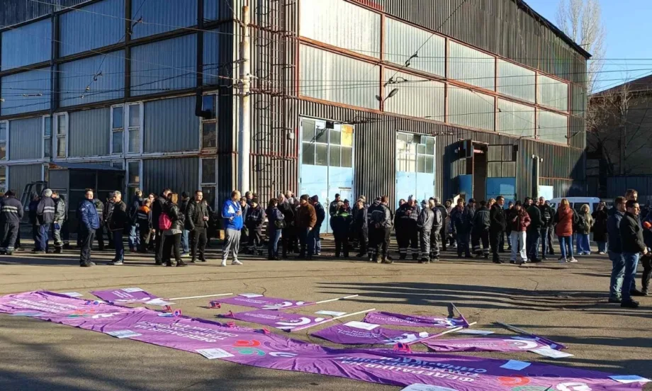 Служители в градския транспорт в София на протест, искат 5% увеличение на заплатите - Tribune.bg