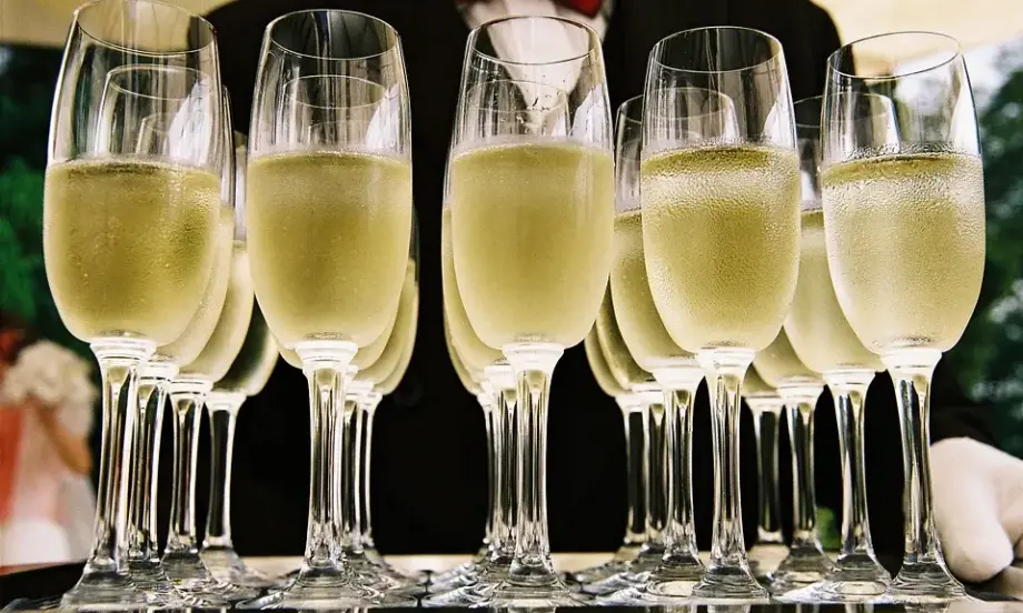 Шампанско за 600 000 евро беше открито от френската полиция след кражба - Tribune.bg