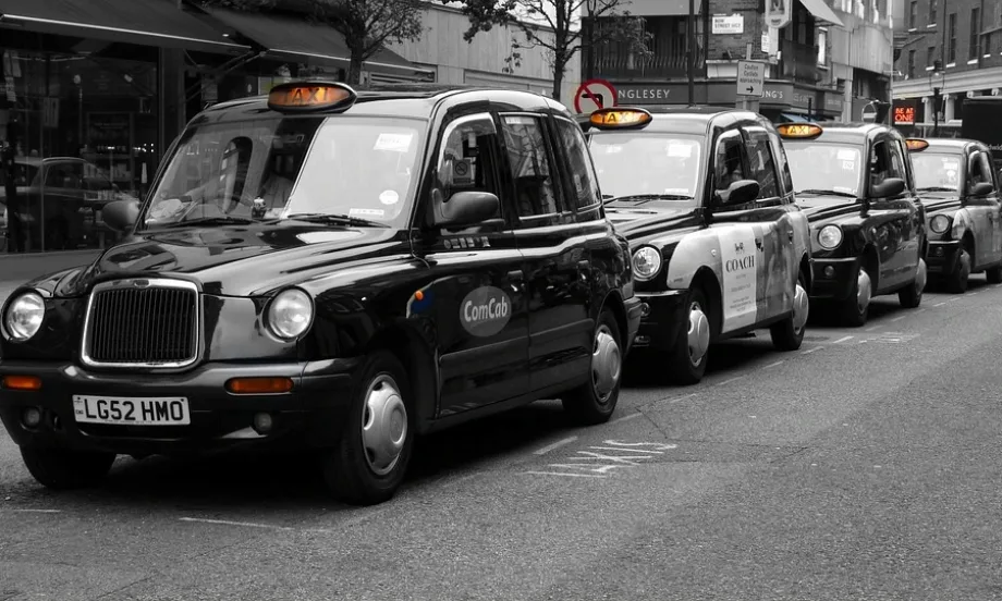 Reuters: Geely планира да превърне производителя на лондонски черни таксита в електроцентрала - Tribune.bg