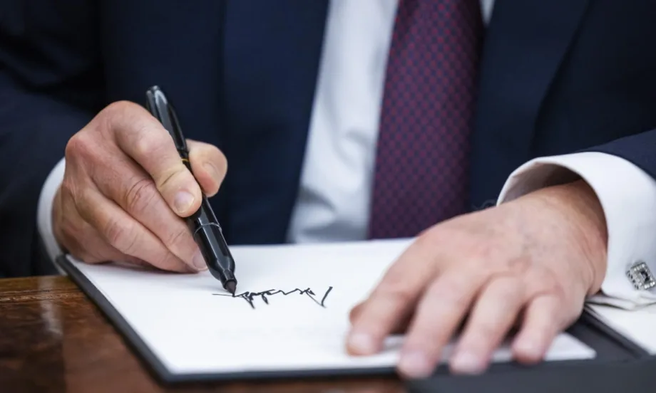 Тръмп нареди морска блокада на санкционирани петролни кораби на Венецуела - Tribune.bg