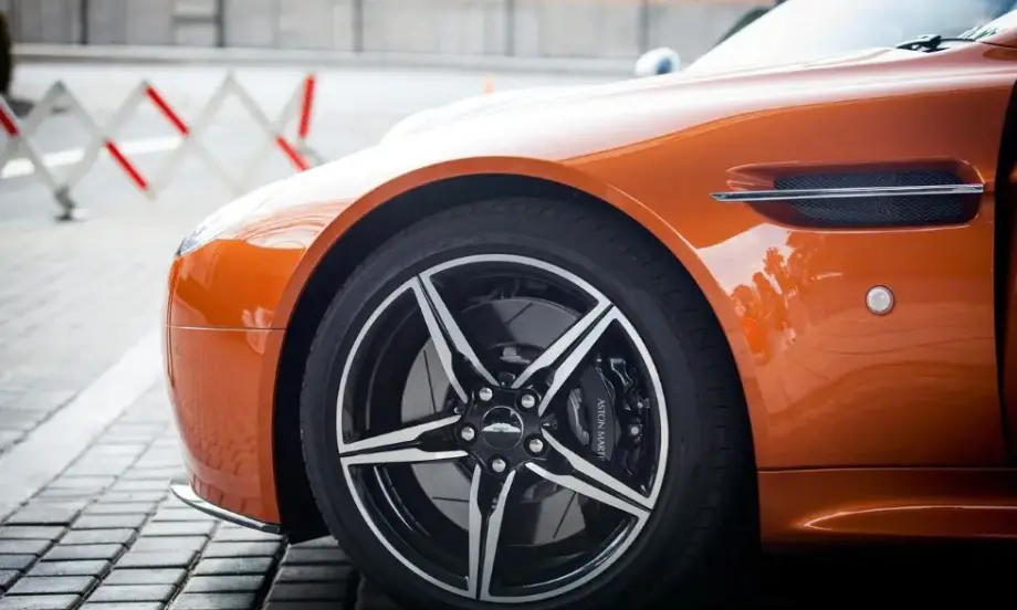 Заради спънки: Aston Martin намали целите си за обем на производство и отчете по-голяма загуба - Tribune.bg