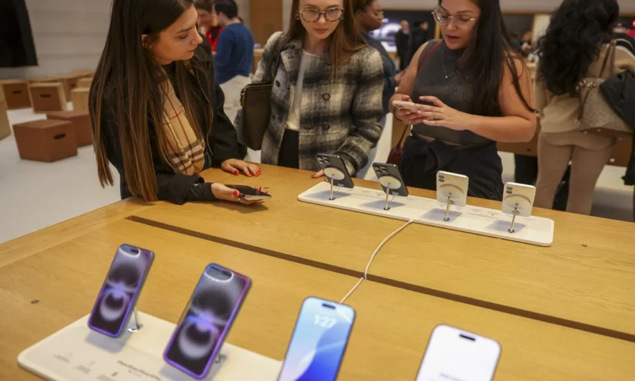 От Индия в САЩ: 600 тона смартфона iPhone са били внесени по въздух през март, за да се избегнат високите мита - Tribune.bg