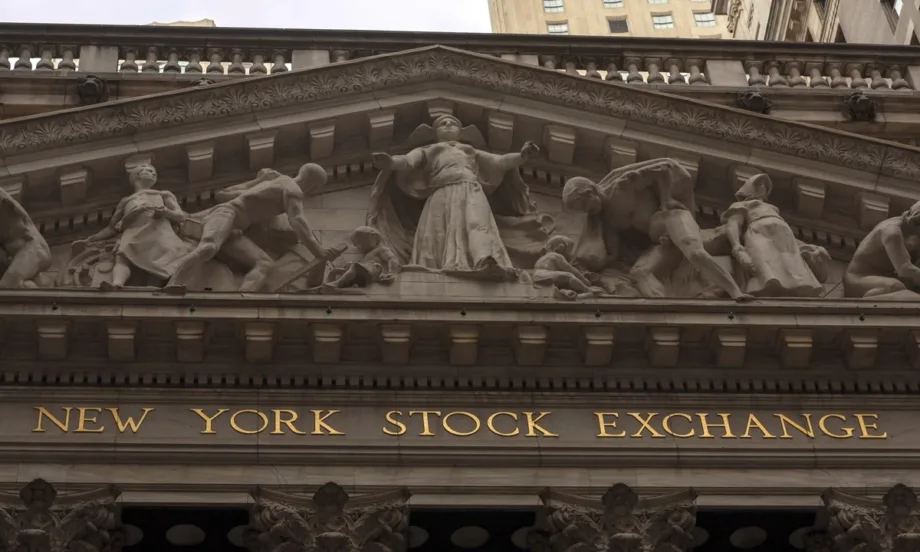 Уолстрийт започна търговията с умерен ръст - Tribune.bg