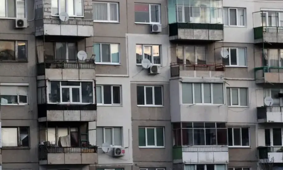 НСИ: В собствено жилище живеят 87.9%, а 90.5% в жилища, построени преди 1990 г. - Tribune.bg