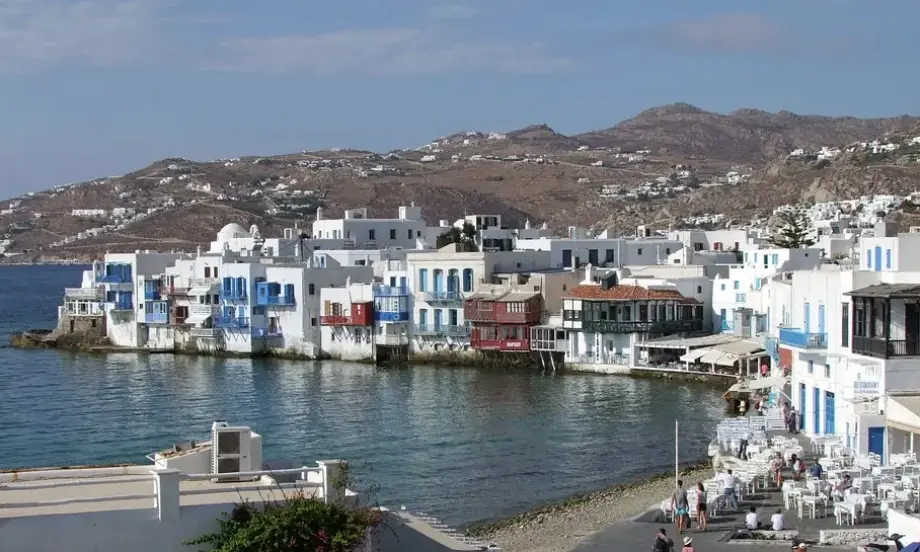 В Миконос обособяването на туристически селища продължава с пълна сила - Tribune.bg