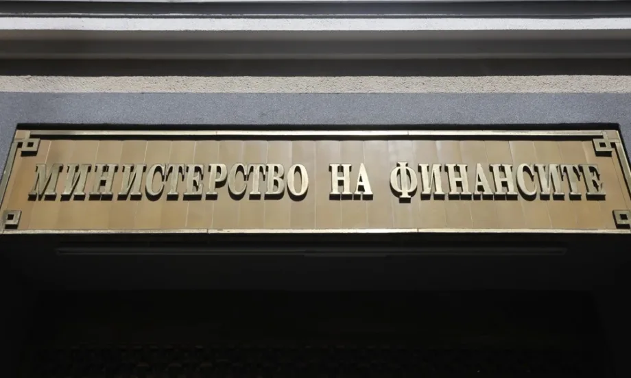Колко остава от заплатата през 2026 г.: Какво взимаме чисто при 1500, 2500 и 4000 евро - Tribune.bg