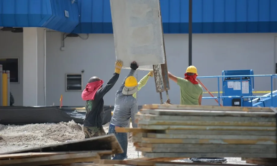 КНСБ: За 4 години България е изгубила 15% от работната сила в индустрията - Tribune.bg