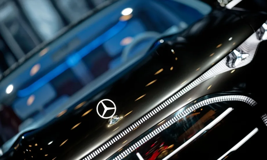 Слабите продажби свалиха печалбата на Mercedes-Benz с над 40% - Tribune.bg