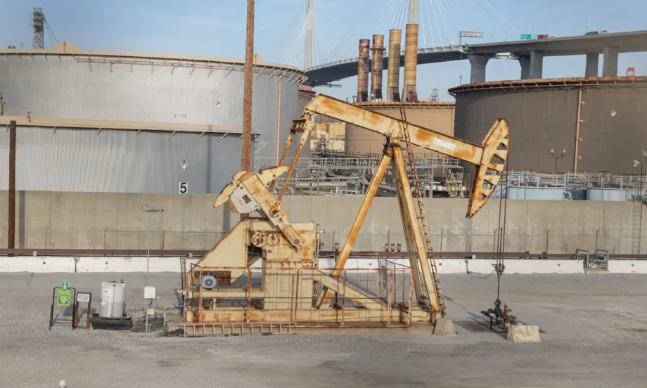 След тригодишния връх: Цените на петрола отбелязаха понижение - Tribune.bg