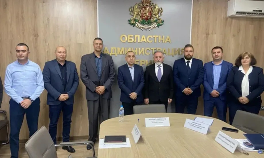 Ръководството на Електрохолд представи приоритетите за развитие на мрежата и обслужването на клиенти в област Перник - Tribune.bg