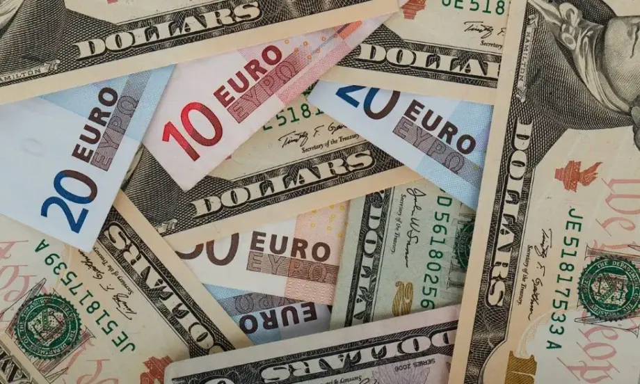 Еврото се задържа под 1,07 долара - Tribune.bg