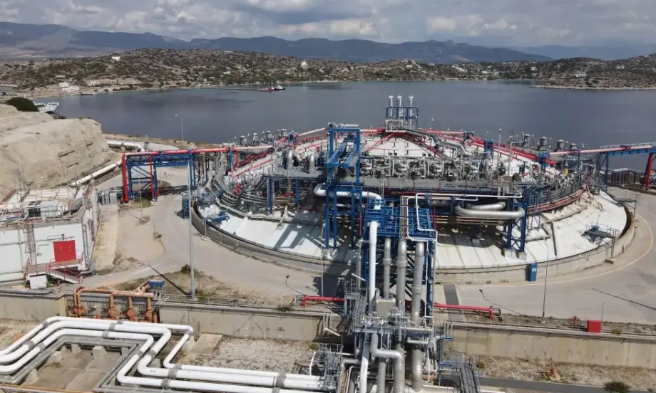 Стартът на работата на ключовия за ЕС и България терминал за LNG край Александруполис се отлага с два месеца - Tribune.bg