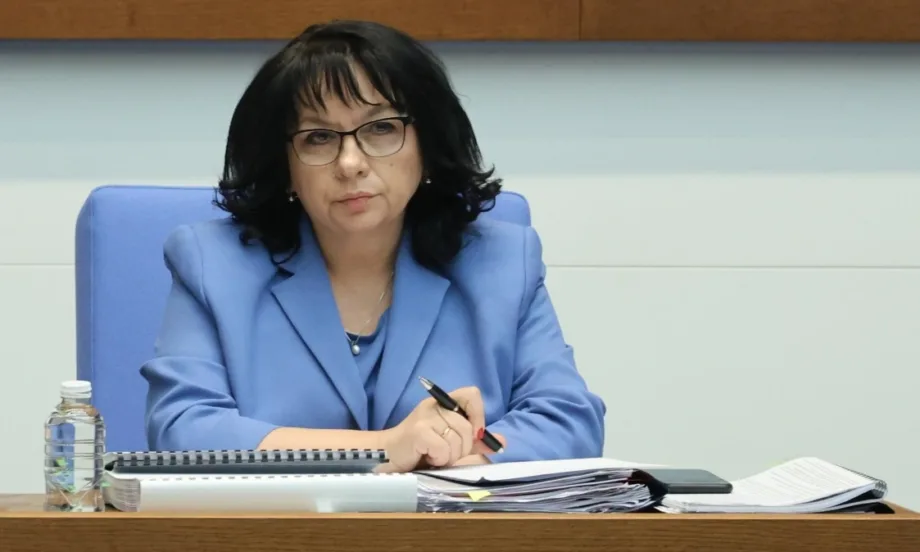 Петкова: Асен Василев ще влезе в учебниците по публични финанси като пример за това как не трябва да се управляват парите на данъкоплатците - Tribune.bg