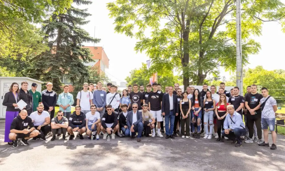 Над 200 ученици се включиха в Дни на отворените врати на Електрохолд - Tribune.bg