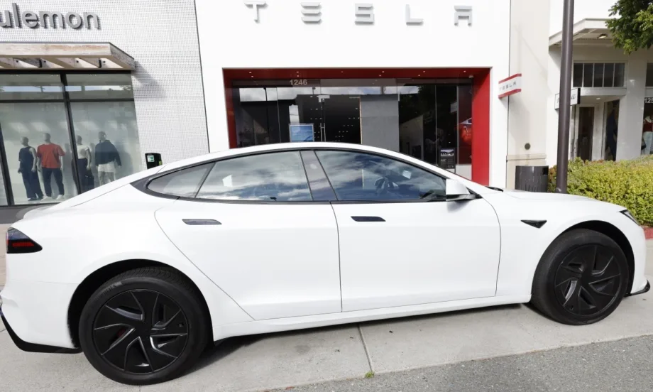 Tesla търси шофьор за тестове на технологията си за автопилот в Ню Йорк - Tribune.bg