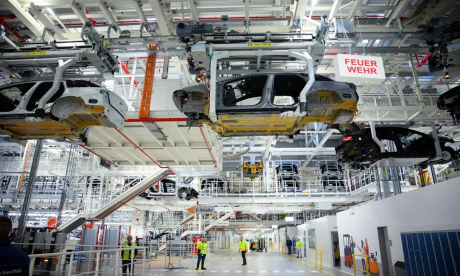 Заради риск от пожар: BMW и Volkswagen предприемат мащабно изтегляне на свои електромобили - Tribune.bg