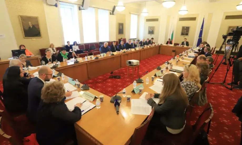 И на второ четене: Комисията по бюджет и финанси прие удължаването на Бюджет 2022 - Tribune.bg