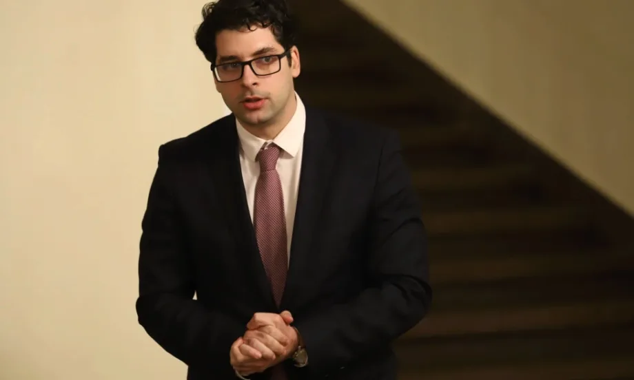 Атанас Пеканов: Не можем да изпълни ангажиментите по ПВУ за намаляване на вредните емисии - Tribune.bg