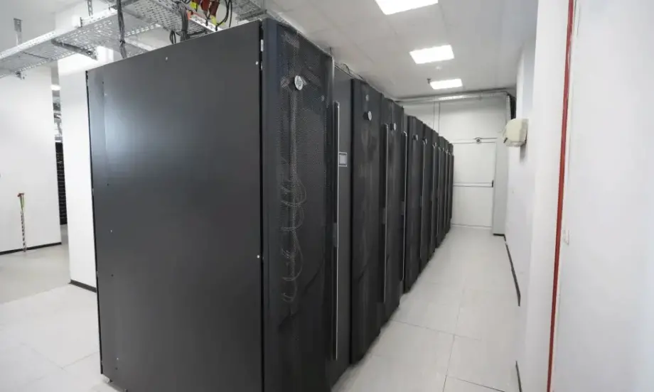 Технически напредък: Новият български суперкомпютър Хемус вече работи (СНИМКИ) - Tribune.bg