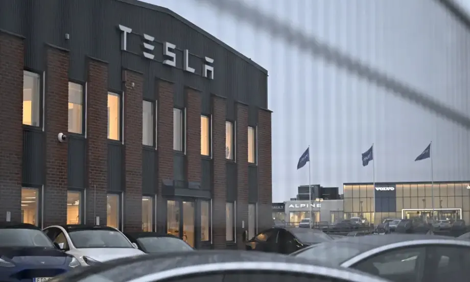 Tesla отказа да подпише колективен договор с механиците в Швеция - Tribune.bg