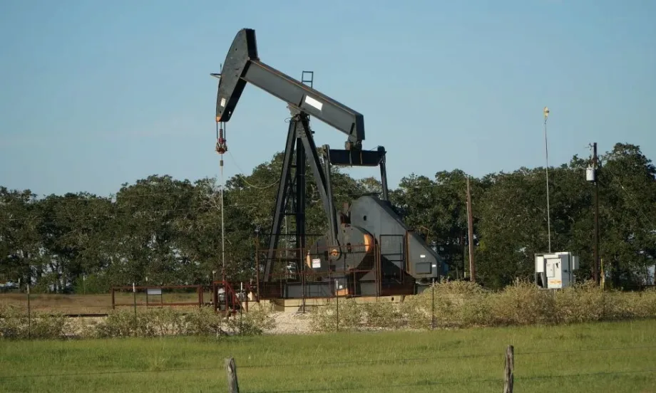 Цената на петрола и днес се понижава - Tribune.bg