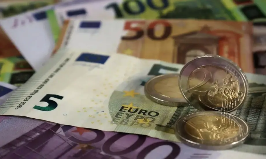 Курсът на еврото се понижи под прага от 1,07 долара - Tribune.bg