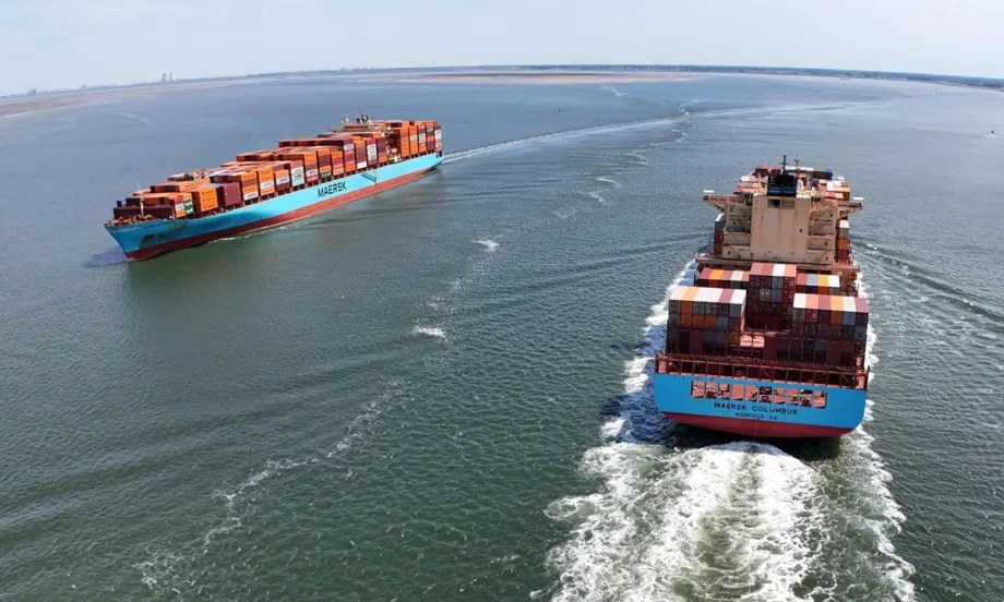 Корабният гигант Maersk спира преминаването на своите кораби през Ормузкия проток - Tribune.bg