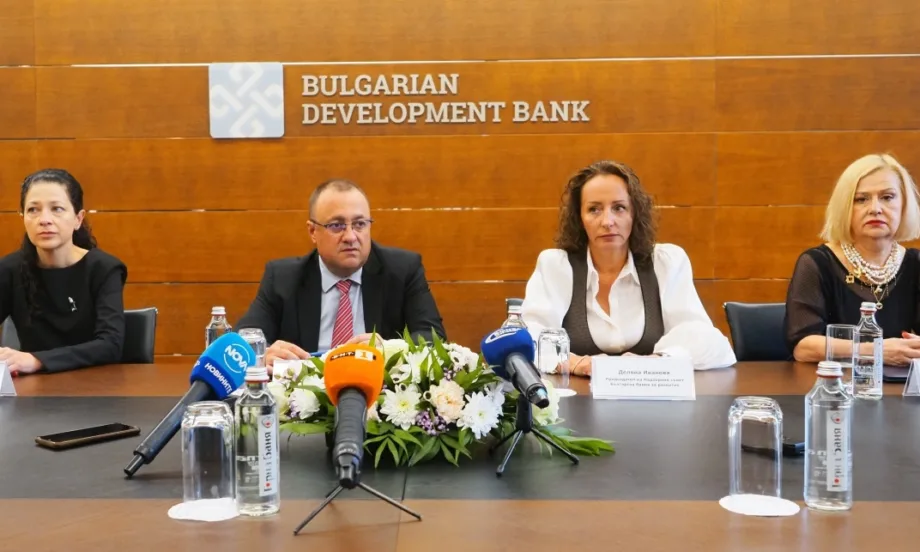 МРРБ и ББР сключиха споразумение за плащания по инвестиционната програма за общински проекти - Tribune.bg