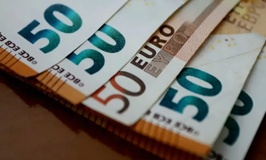 След вчерашния пик: Еврото спадна под 1,07 долара - Tribune.bg