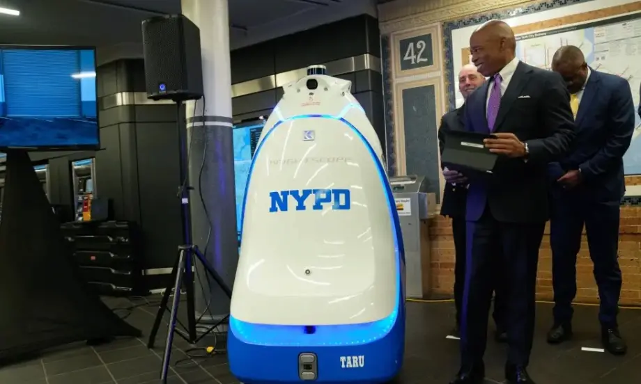 Нови технологии: Робот полицай ще патрулира в метрото в Ню Йорк (СНИМКИ+ВИДЕО) - Tribune.bg
