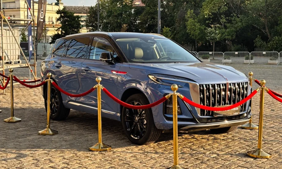 Китайската премиум марка автомобили HONGQI направи предпремиерен дебют с два от моделите си на Гала в София на Соня Йончева - Tribune.bg