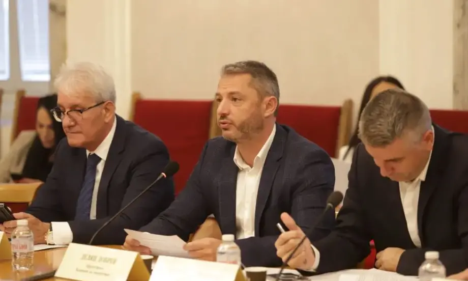 Делян Добрев: Лукойл е имала готовност веднага да премине изцяло на неруски петрол - Tribune.bg