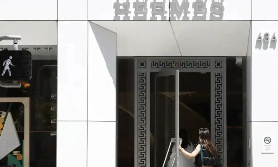Луксът на заден план: Френската модна къща Hermès отчете слаби резултати заради кризата в Близкия изток