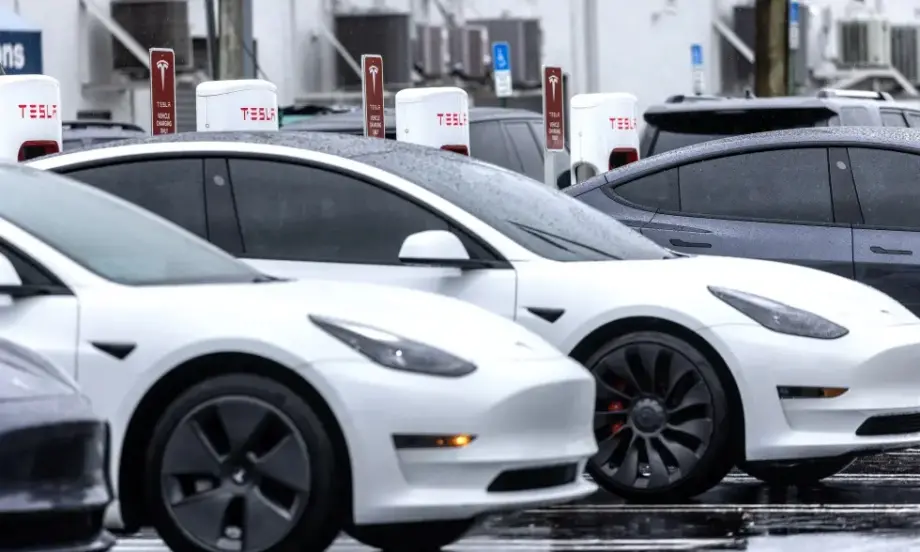 Tesla изтегля над 120 000 електромобила в САЩ - Tribune.bg