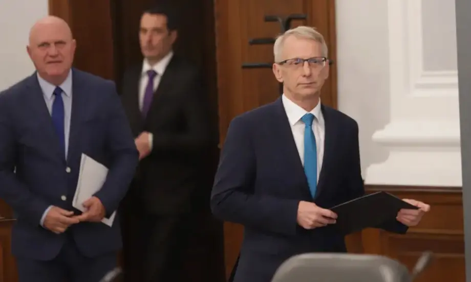 Денков: Не трябва да спираме вноса на украинско зърно, а да се решат проблемите на производителите - Tribune.bg