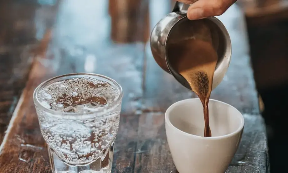 Безплатна чешмяна вода в заведенията: Как посрещат идеята от ресторантьорския бранш у нас - Tribune.bg