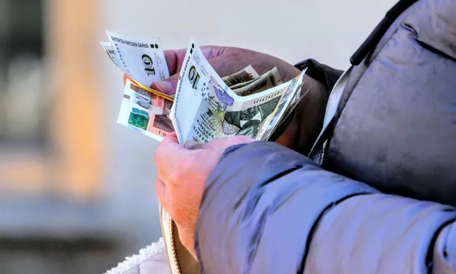 МС одобри коледните добавки за пенсионерите под линията на бедност - Tribune.bg