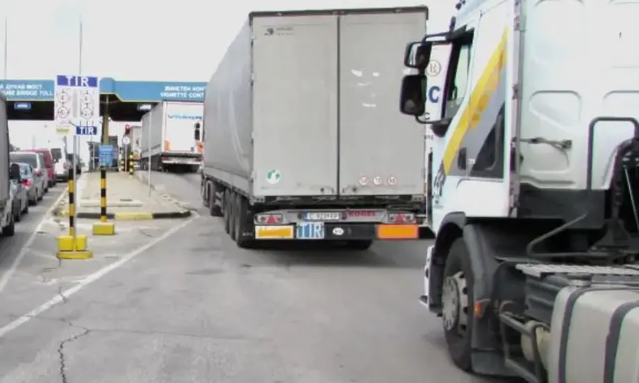 Симеон Дянков: По три дни за митнически проверки чакат камиони с български износ на Дунав Мост - Tribune.bg